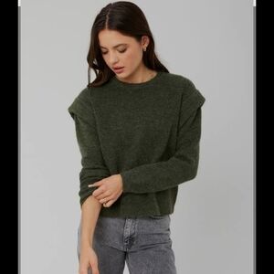 JOELLE OLIVE GREEN RELAXED FIT KNIT TOP SIZE SMALL.